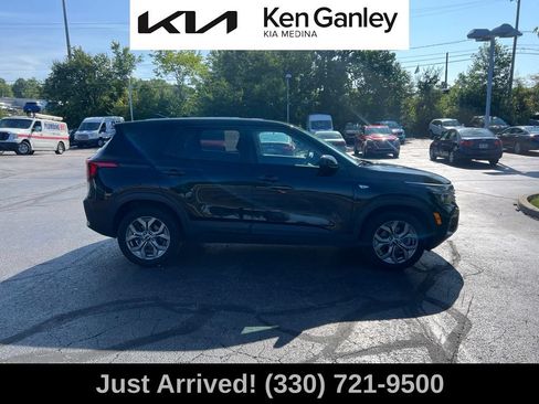 Used 2024 Kia Seltos LX AWD/4WD image 4