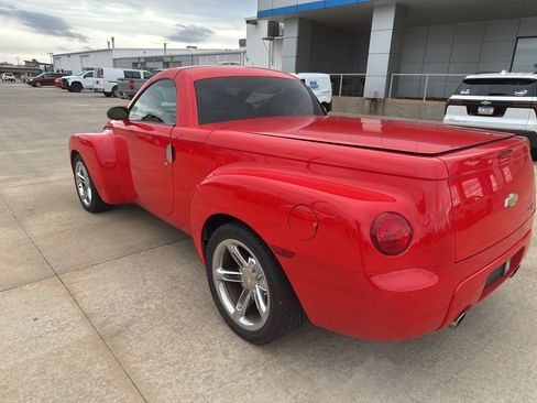 Used 2005 Chevrolet SSR w/ Preferred Equipment Group image 23