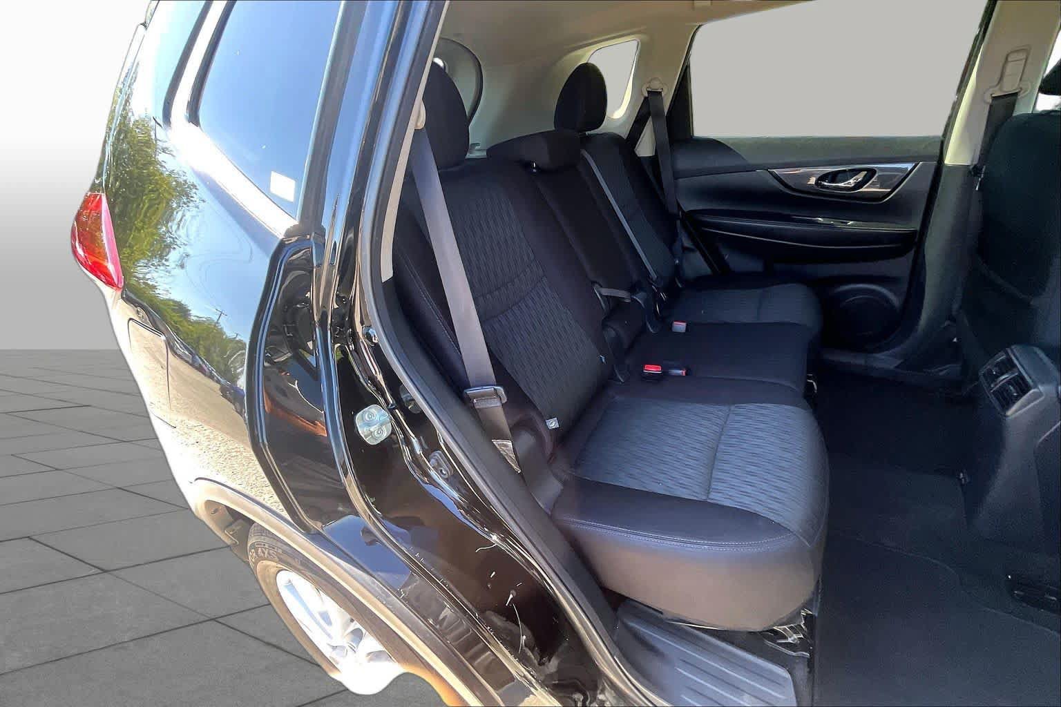 Used 2020 Nissan Rogue S w/ Special Edition Package FWD image 34