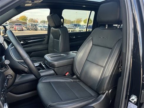 Used 2024 GMC Yukon XL Denali image 28