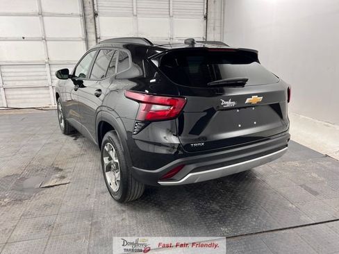 Used 2025 Chevrolet Trax LT image 6