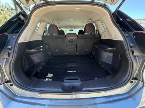 Used 2018 Nissan Rogue SV w/ Premium Package FWD image 27