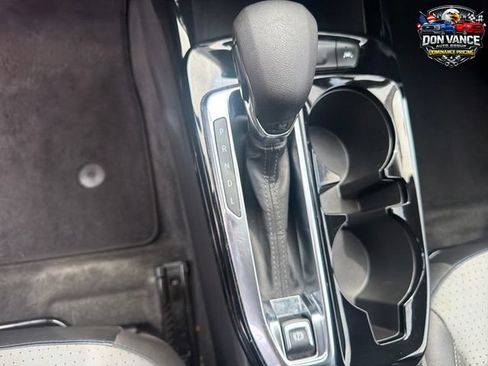 Used 2025 Chevrolet Trax LT w/ LT Convenience Package FWD image 22