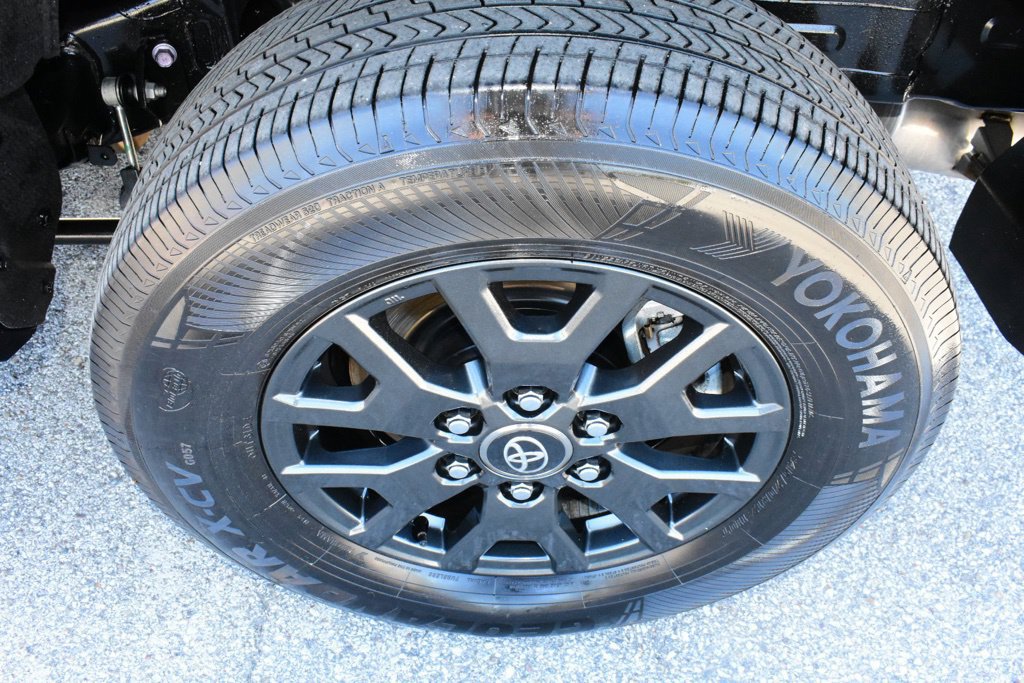 Used 2025 Toyota 4Runner SR5 AWD/4WD image 25