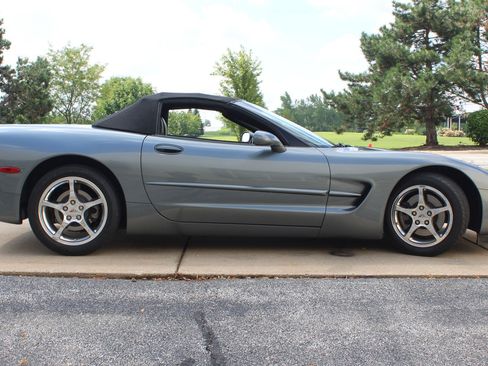 Used 2004 Chevrolet Corvette Convertible w/ Preferred Equipment Group RWD image 32