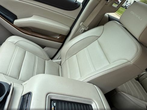 Used 2019 GMC Yukon XL Denali w/ Denali Ultimate Package image 17