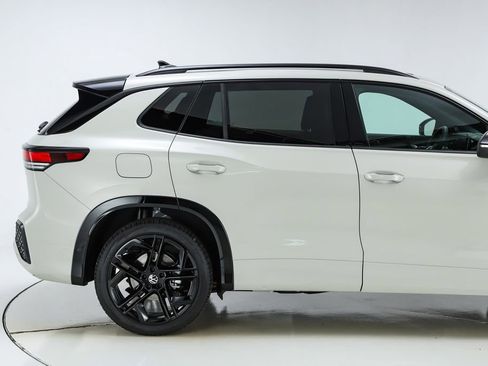 New 2026 Volkswagen Tiguan SE R-Line image 11