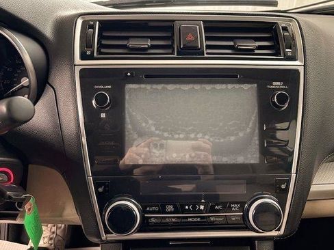 Used 2018 Subaru Outback 2.5i Premium image 14