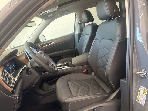 New 2026 Volkswagen Atlas SE image 11