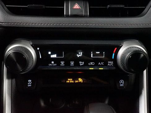 Certified 2025 Toyota RAV4 LE FWD image 20