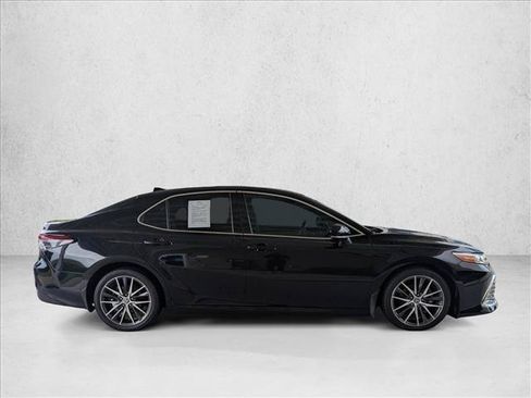 Used 2023 Toyota Camry XLE w/ Navigation Package FWD image 4