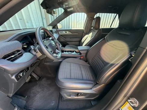 Used 2025 Ford Explorer ST-Line w/ ST-Line Street Pack AWD/4WD image 14