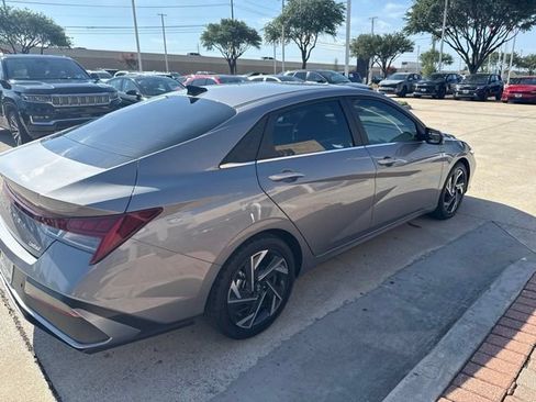 Certified 2024 Hyundai Elantra Limited FWD image 9