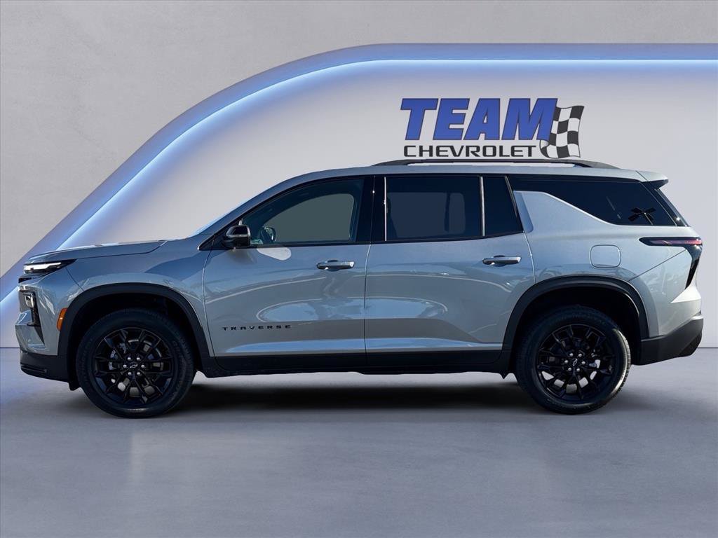 Used 2026 Chevrolet Traverse LT w/ Midnight/Sport Edition FWD image 2