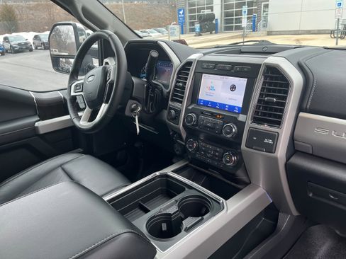 Certified 2020 Ford F350 Lariat w/ Chrome Package image 16