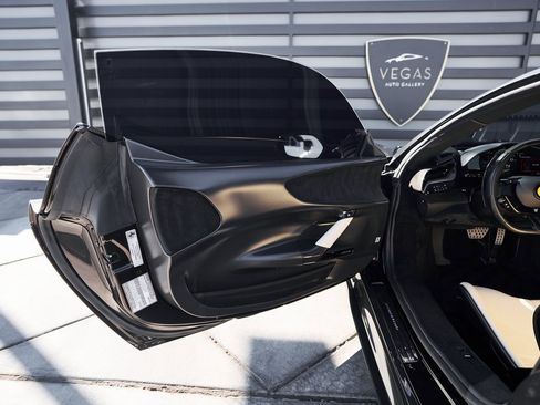 Used 2022 Ferrari SF90 Stradale image 38