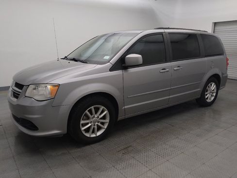 Used 2015 Dodge Grand Caravan SXT w/ UConnect Hands-Free Group image 2