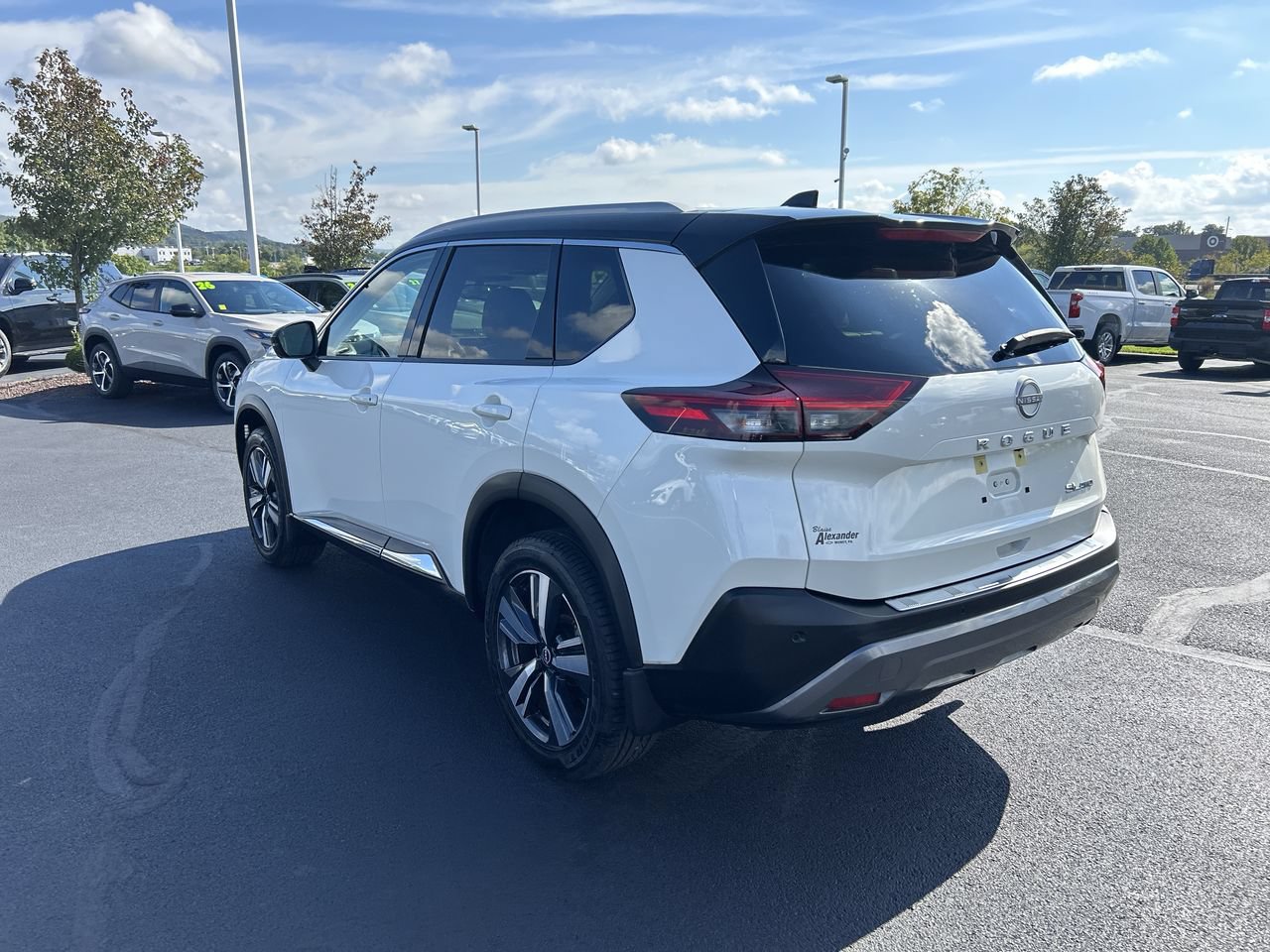 Used 2023 Nissan Rogue SL AWD/4WD image 5