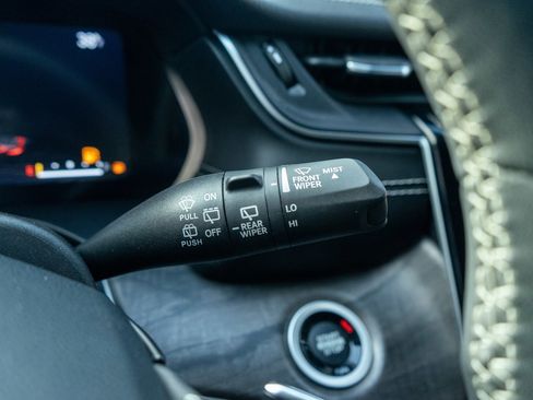 Used 2023 Jeep Grand Cherokee L Limited w/ Luxury Tech Group II image 28