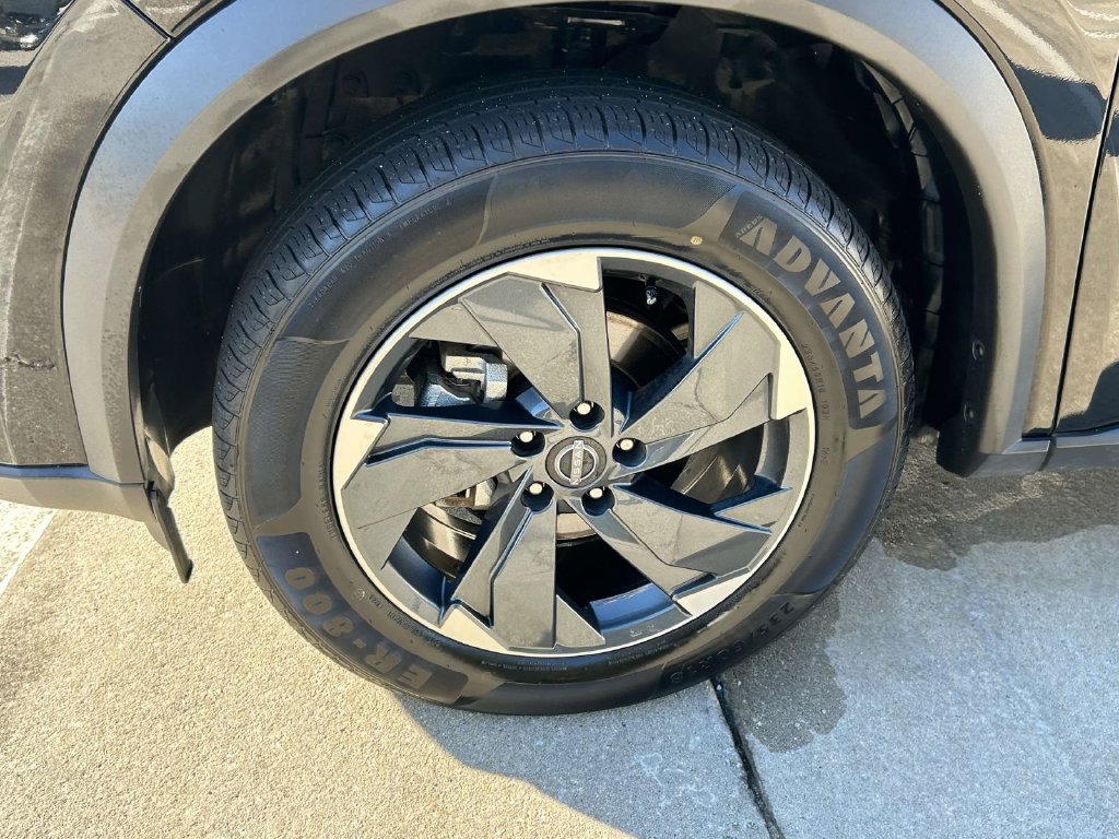 Used 2025 Nissan Rogue SV AWD/4WD image 6
