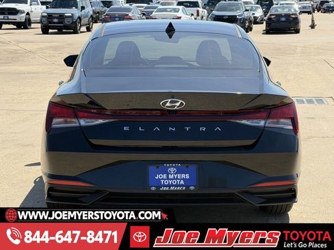 Used 2023 Hyundai Elantra SEL w/ Convenience Package image 8