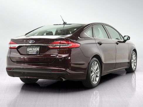 Used 2017 Ford Fusion SE FWD image 5