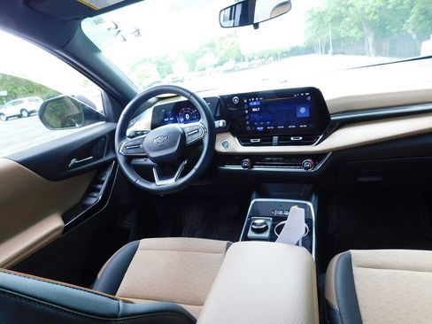 Used 2025 Chevrolet Equinox ACTIV AWD/4WD image 6