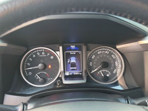 Used 2020 Toyota Tacoma SR5 RWD image 22