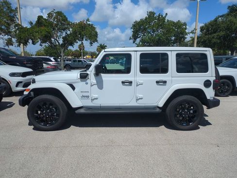 Used 2023 Jeep Wrangler Unlimited Sahara w/ Cold Weather Group AWD/4WD image 9
