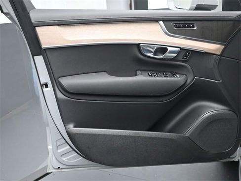 Used 2025 Volvo XC90 B6 Core w/ Protection Package image 20