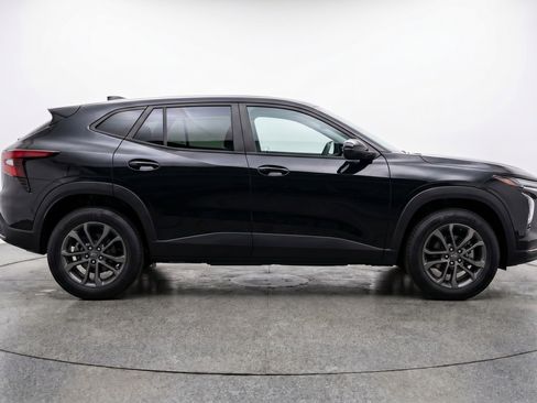 Used 2025 Chevrolet TrailBlazer LT w/ Driver Confidence Package AWD/4WD image 11