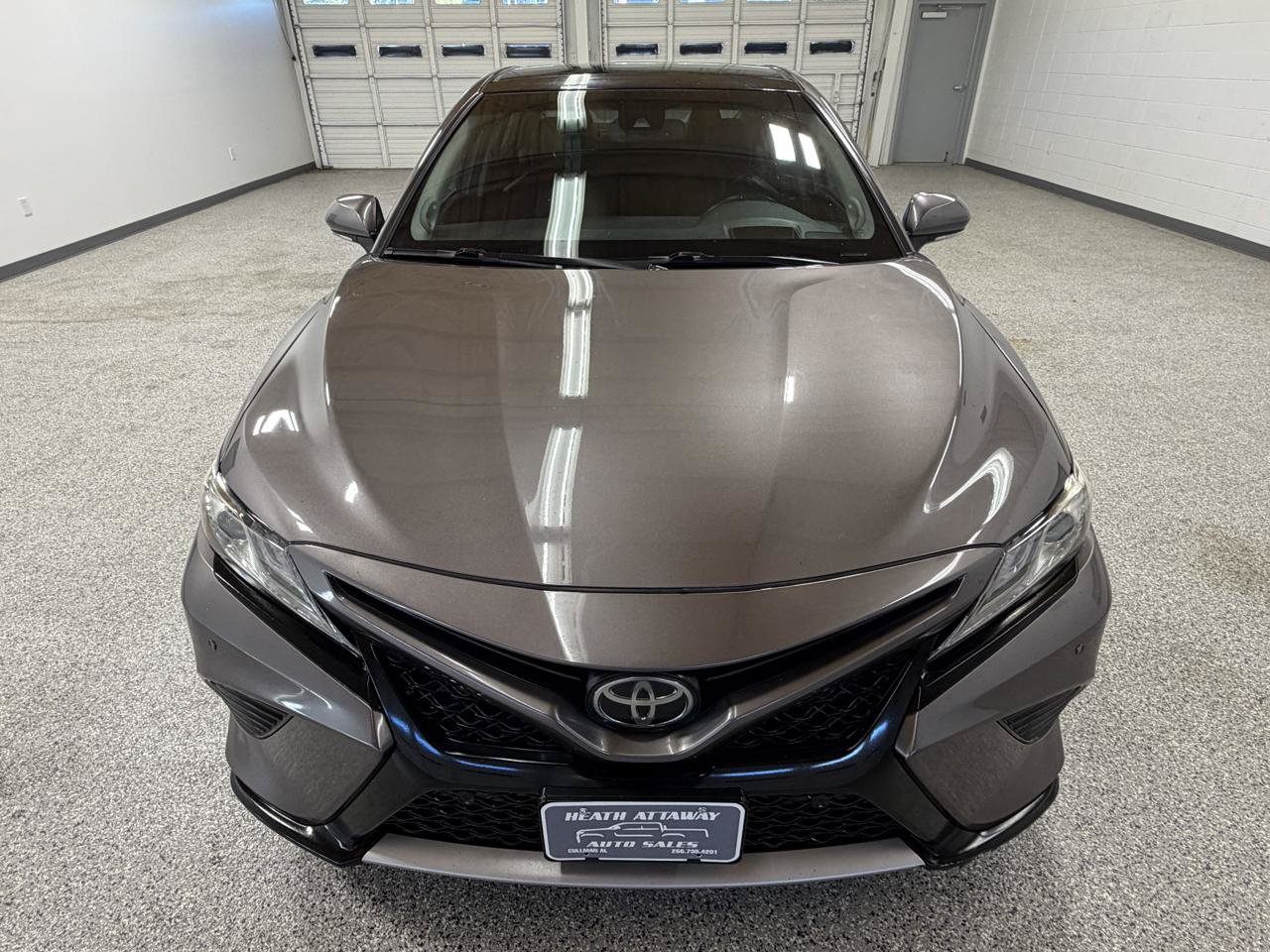 Used 2018 Toyota Camry XSE FWD image 3