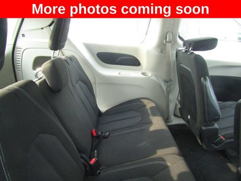 Used 2023 Chrysler Voyager LX FWD image 13