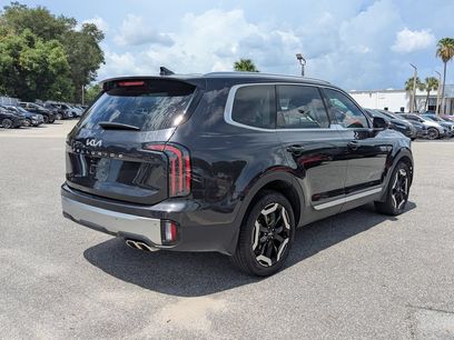 Certified 2025 Kia Telluride EX w/ EX Captain's Chair Package