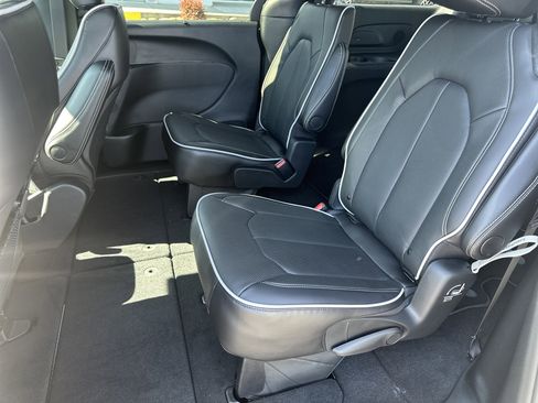 New 2026 Chrysler Pacifica Limited FWD image 16
