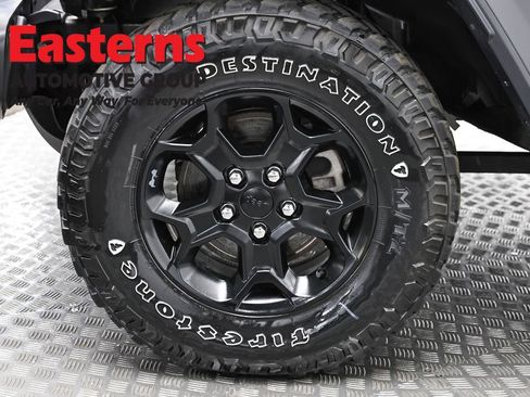 Used 2023 Jeep Wrangler Unlimited w/ Sun & Screen Package image 35