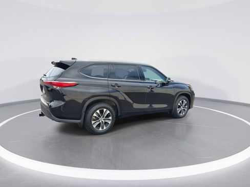 Used 2020 Toyota Highlander XLE AWD/4WD image 8