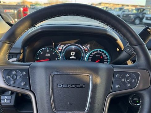 Used 2019 GMC Yukon Denali w/ Enhanced Security Package image 17