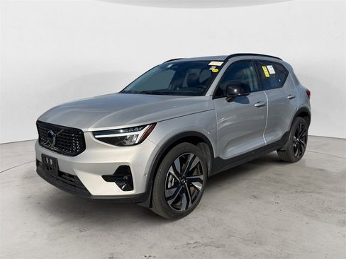 Certified 2025 Volvo XC40 B5 Plus image 29