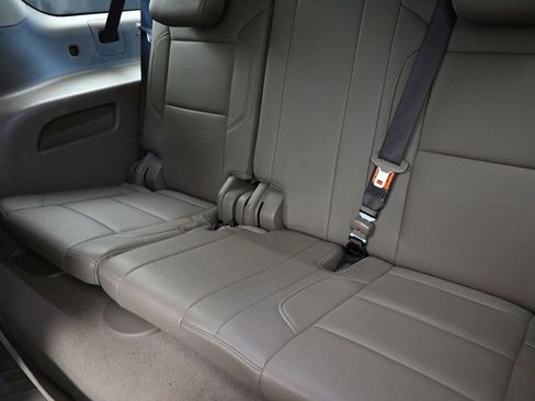 Used 2020 GMC Yukon XL SLT w/ Premium Edition image 17