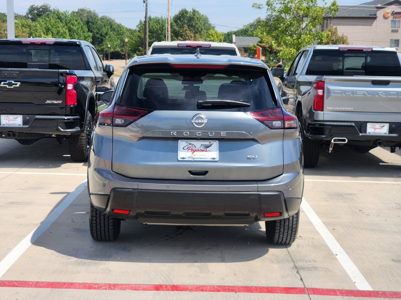 Used 2024 Nissan Rogue SV FWD image 8