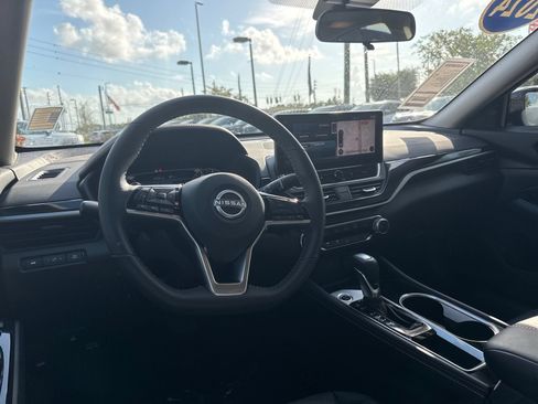 Used 2024 Nissan Altima 2.5 SR w/ SR Premium Package FWD image 22