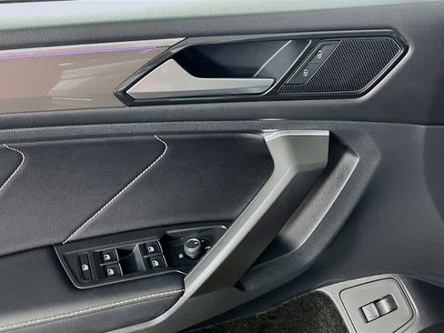 Used 2022 Volkswagen Tiguan SE R-Line FWD image 18