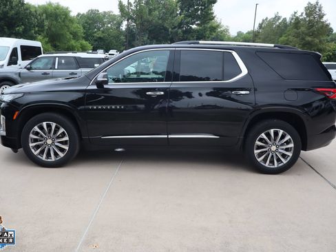 Used 2023 Chevrolet Traverse Premier FWD image 7