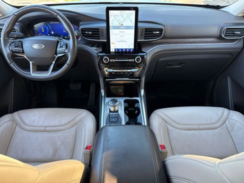 Certified 2022 Ford Explorer Platinum w/ Equipment Group 601A image 21