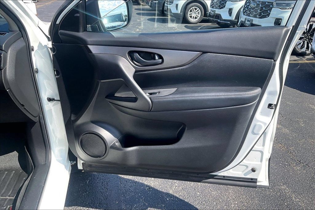 Used 2019 Nissan Rogue Sport S AWD/4WD image 23