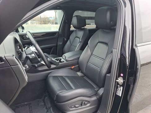 Used 2023 Porsche Cayenne S image 5