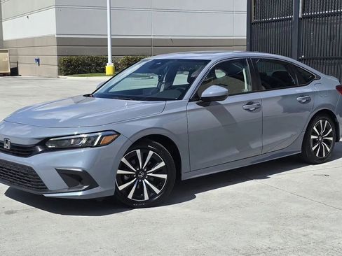 Used 2024 Honda Civic EX image 1