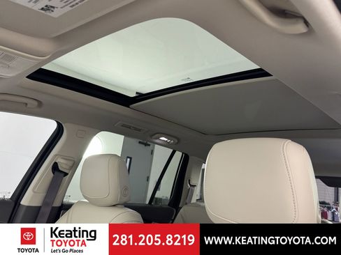 Used 2023 Cadillac XT6 Premium Luxury w/ Technology Package image 20