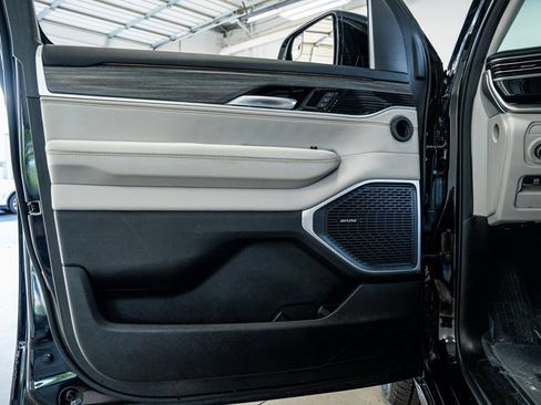 Used 2023 Jeep Wagoneer Series III w/ Preferred Equipment Group image 31